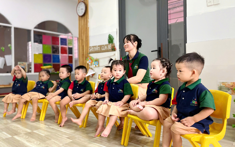 Một sáng tại Global Star School — cô giáo Việt cùng các con trẻ trong giờ vòng tròn buổi sáng